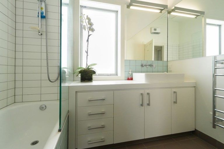 Photo of property in 12 Burnell Avenue, Thorndon, Wellington, 6011