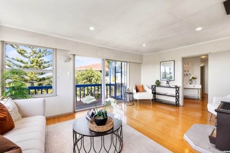 Photo of property in 34 Juniper Road, Sunnynook, Auckland, 0620