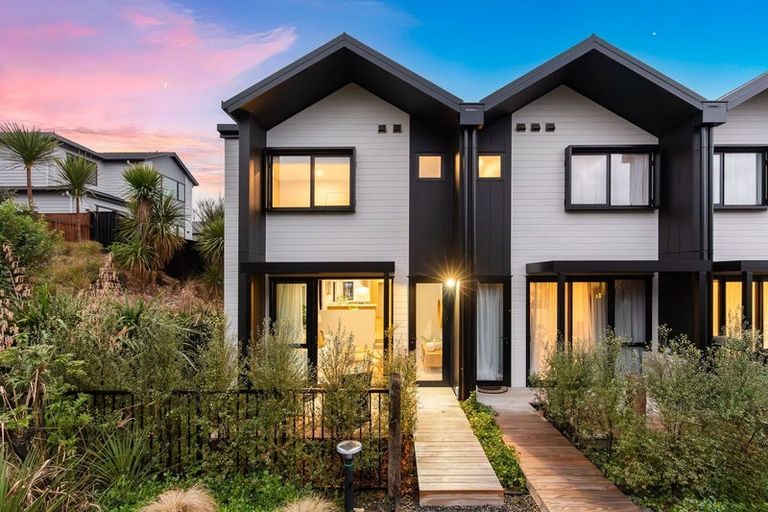 Photo of property in 63 Te Oneroa Way, Long Bay, Auckland, 0630