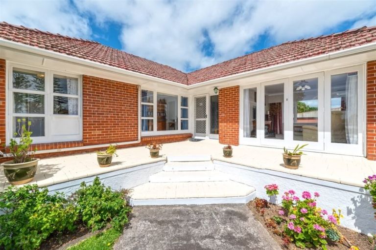 Photo of property in 28 Scott Avenue, Mangere Bridge, Auckland, 2022