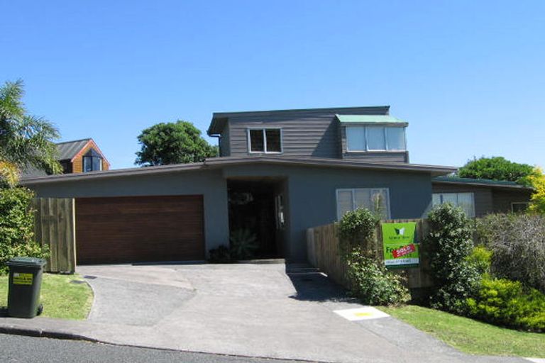 Photo of property in 1 Nor'east Drive, Northcross, Auckland, 0632