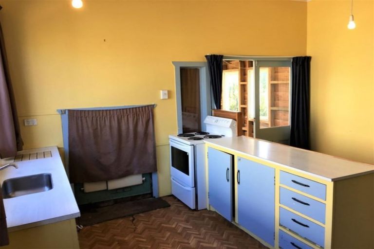 Photo of property in 69 Salcombe Street, Kaitangata, 9210