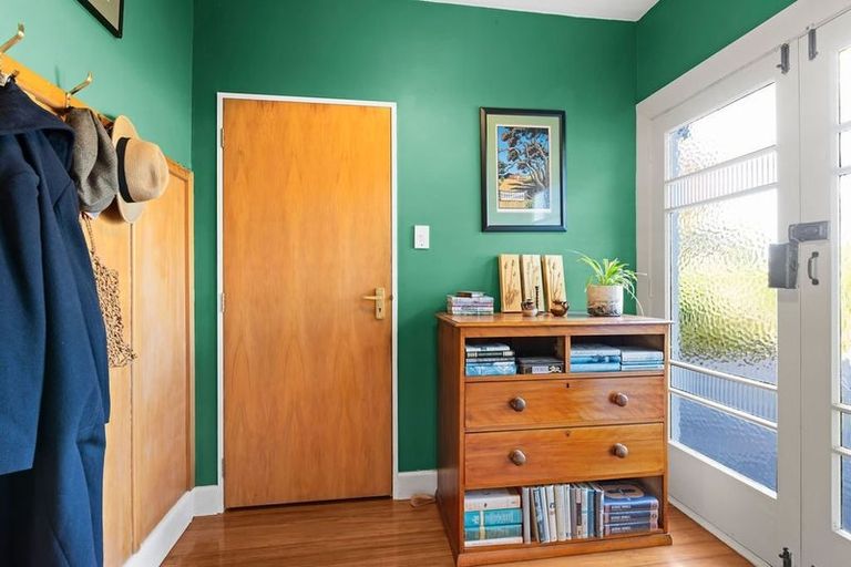 Photo of property in 72 Aorangi Road, Bryndwr, Christchurch, 8053