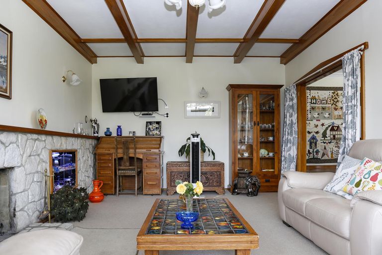 Photo of property in 1 Weston Road, Holmes Hill, Oamaru, 9401