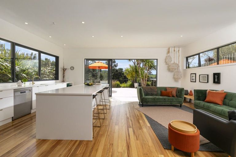 Photo of property in 39 Kent Terrace, Riverhead, 0820