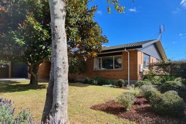 Photo of property in 47 Crawford Avenue, Mangere Bridge, Auckland, 2022