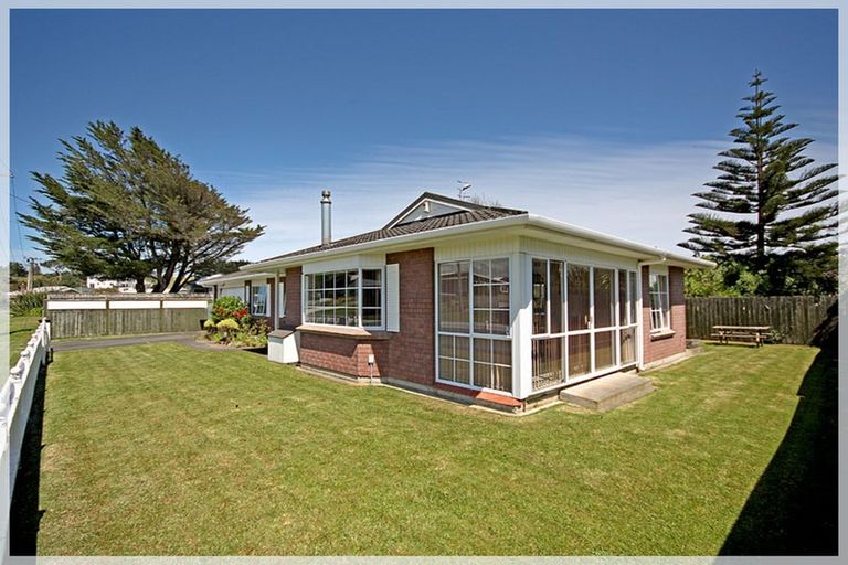 Photo of property in 1 Chrystal Street, Foxton Beach, Foxton, 4815