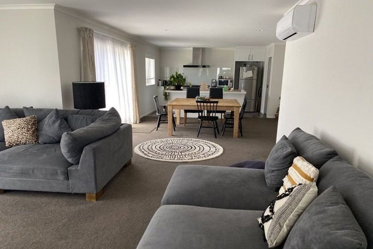 Photo of property in 32 Harding Drive, Papamoa Beach, Papamoa, 3118