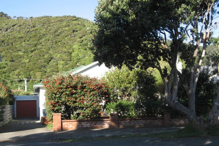 Photo of property in 37 Tuatoru Street, Eastbourne, Lower Hutt, 5013