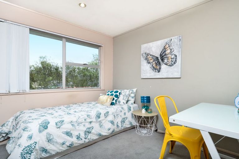 Photo of property in 85 Farquhar Road, Glendene, Auckland, 0602