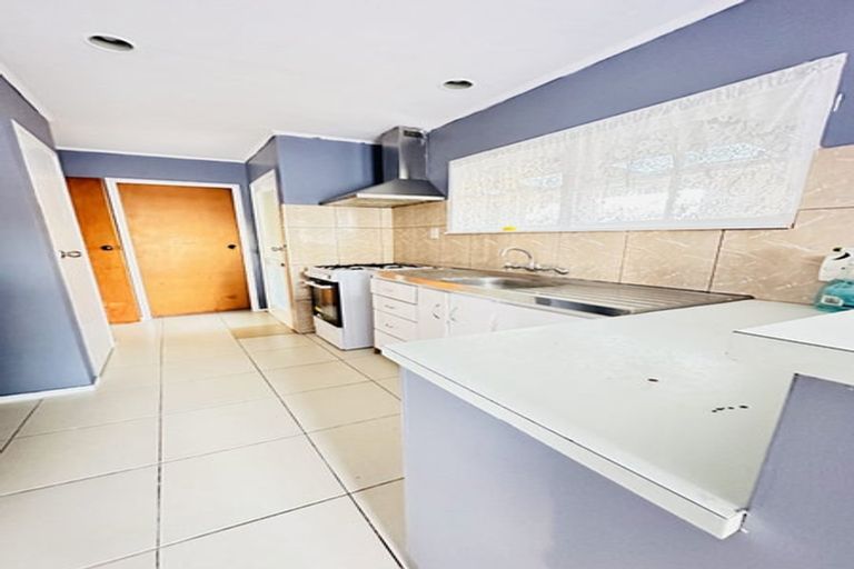 Photo of property in 422 Roscommon Road, Clendon Park, Auckland, 2103