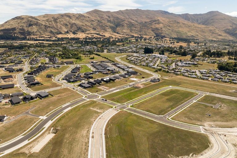 Photo of property in 42 Doug Ledgerwood Drive, Wanaka, 9305