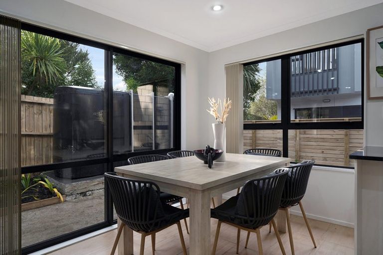 Photo of property in 30 Brandon Road, Manly, Whangaparaoa, 0930