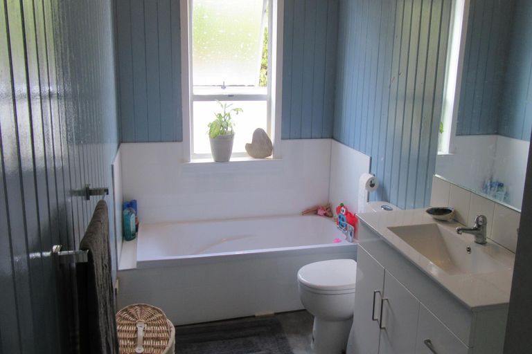 Photo of property in 1 Point Bush Road, Waimate, 7924