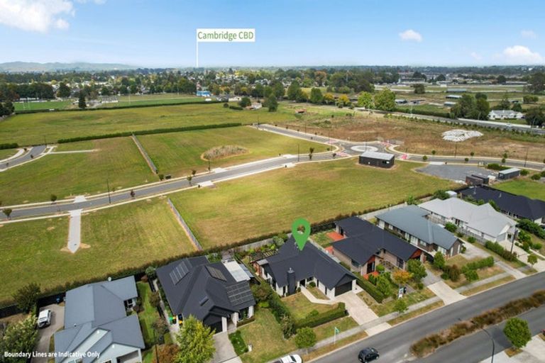 Photo of property in 52 Norfolk Drive, Cambridge, 3434