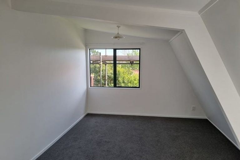 Photo of property in 1/80 Sunnyside Road, Sunnyvale, Auckland, 0612