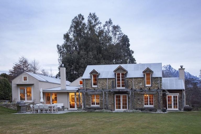 Photo of property in 25 Mooney Road, Speargrass Flat, Queenstown, 9371