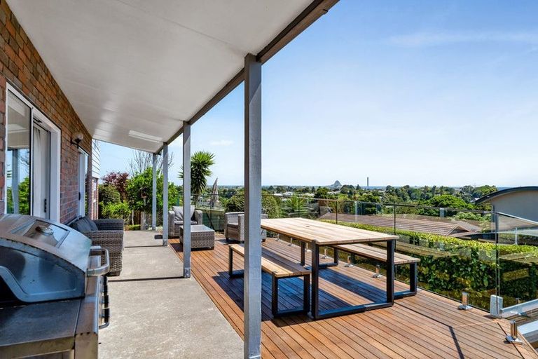 Photo of property in 138 Govett Avenue, Frankleigh Park, New Plymouth, 4310