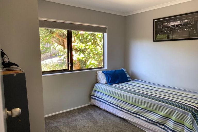 Photo of property in 30b Elliston Crescent, Stanmore Bay, Whangaparaoa, 0932