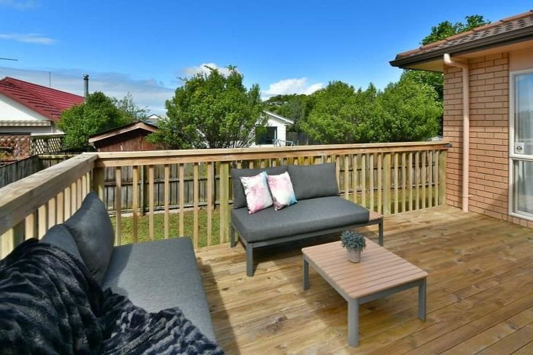 Photo of property in 35 Chesterfield Way, Orewa, 0931