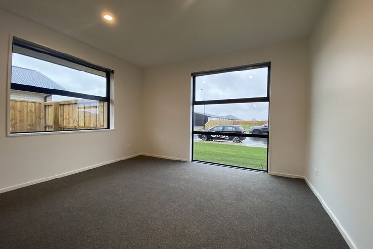 Photo of property in 37 Cousins Street, Woodend, 7691