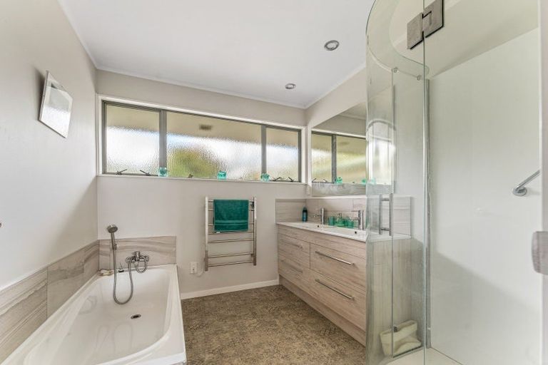 Photo of property in 60 Moana View Road, Waikawa, Picton, 7220