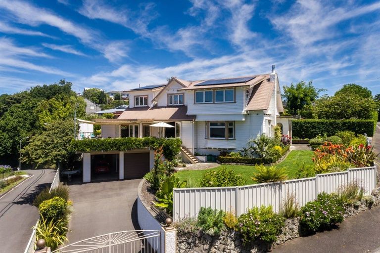 Photo of property in 1 Lambton Road, Hospital Hill, Napier, 4110