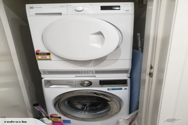 Photo of property in Fountain Court, 9/48 Oriental Parade, Oriental Bay, Wellington, 6011