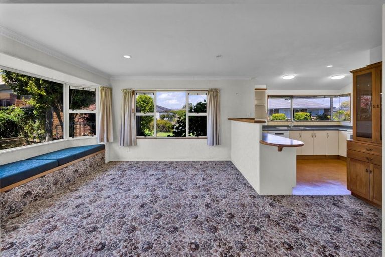 Photo of property in 4 Waiwera Place, Merrilands, New Plymouth, 4312