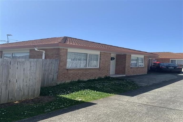 Photo of property in 2/53 Robert Skelton Place, Clendon Park, Auckland, 2103