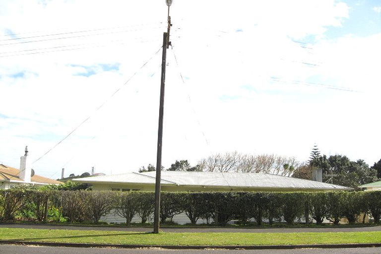 Photo of property in 11 Endeavour Street, Marfell, New Plymouth, 4310