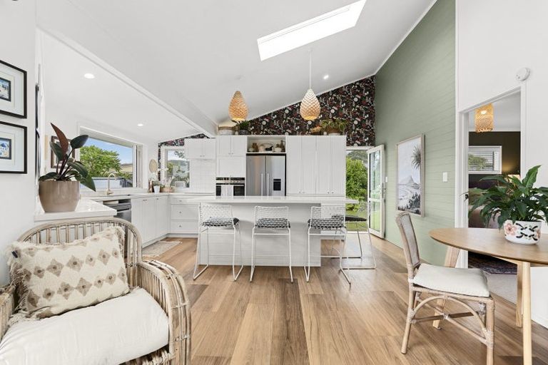 Photo of property in 18a Russell Drive, Oakura, 4314