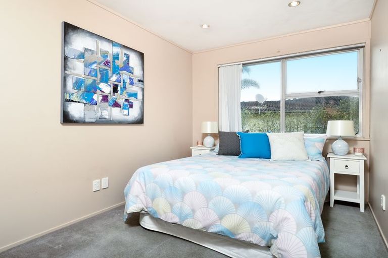 Photo of property in 85 Farquhar Road, Glendene, Auckland, 0602