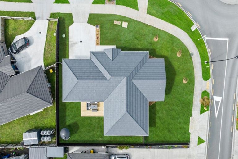 Photo of property in 1 Orawahi Road, Glenbrook, 2681