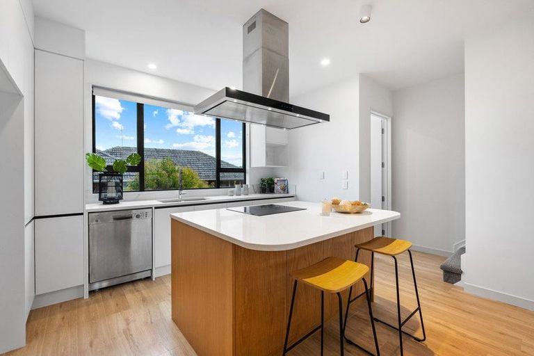 Photo of property in 4d Fowler Street, Northcote, Auckland, 0627