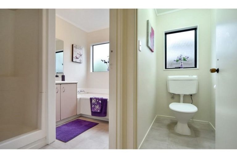 Photo of property in 2/16 Ebony Place, Massey, Auckland, 0614