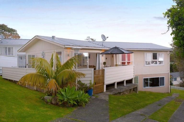 Photo of property in 43 Commodore Drive, Lynfield, Auckland, 1042
