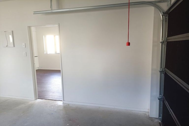 Photo of property in 27 Sheridan Drive, New Lynn, Auckland, 0600