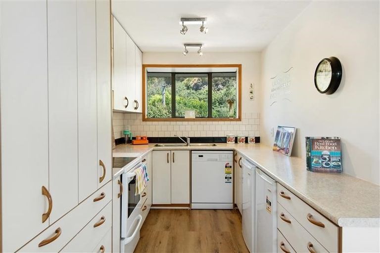 Photo of property in 2/18a Taupata Street, Redcliffs, Christchurch, 8081