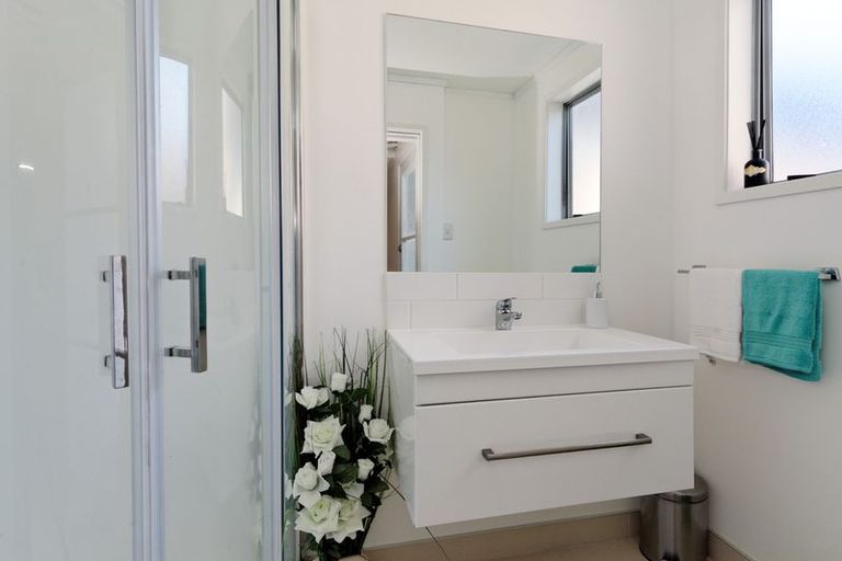 Photo of property in 3/2a Bowers Road, Glen Eden, Auckland, 0602