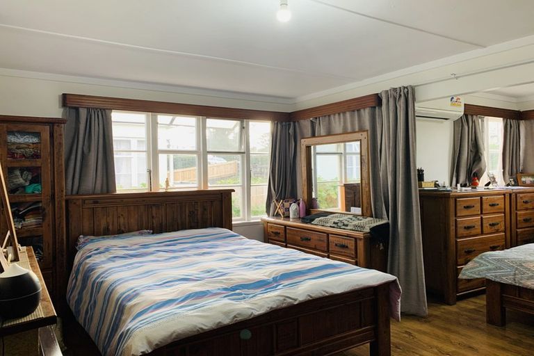 Photo of property in 3154 Great North Road, New Lynn, Auckland, 0600