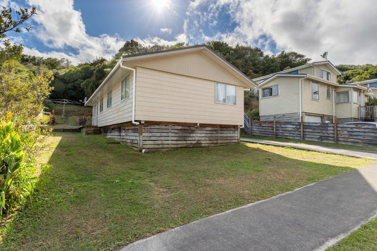 Photo of property in 56 Cardiff Crescent, Cannons Creek, Porirua, 5024