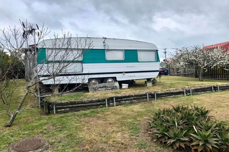 Photo of property in 1 Motuketekete Avenue, Army Bay, Whangaparaoa, 0930