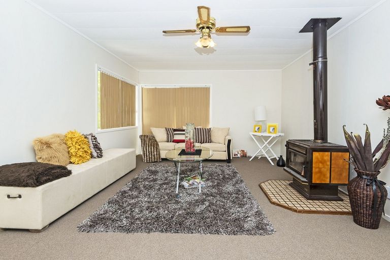 Photo of property in 2 Navigator Place, Papatoetoe, Auckland, 2025