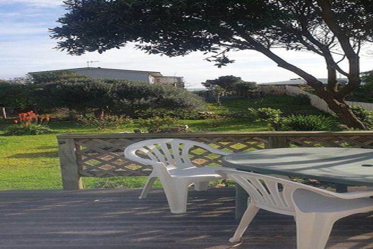 Photo of property in 17 Dixie Street, Te Horo Beach, Otaki, 5581