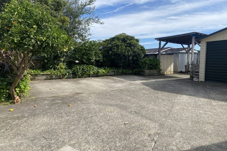 Photo of property in 52 California Drive, Totara Park, Upper Hutt, 5018