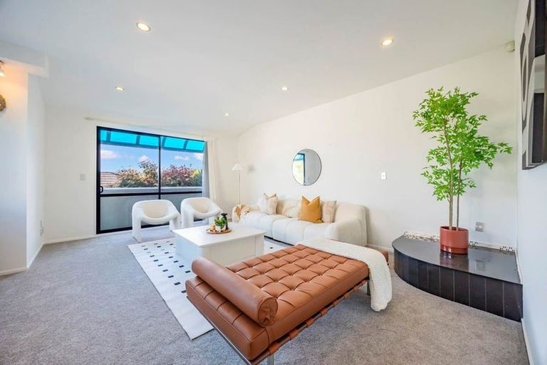 Photo of property in 23 Mariners View Road, Beach Haven, Auckland, 0626