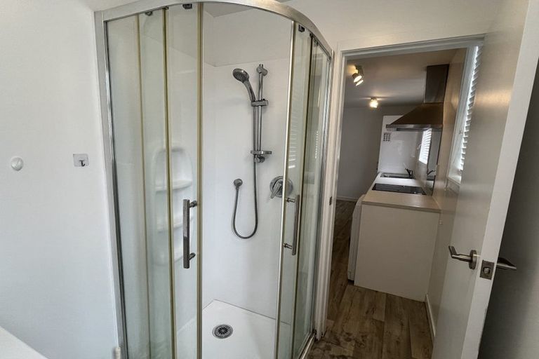 Photo of property in 17/125 Queens Drive, Lyall Bay, Wellington, 6022