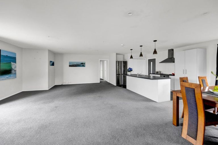 Photo of property in 102 Seaview Road, Westown, New Plymouth, 4310