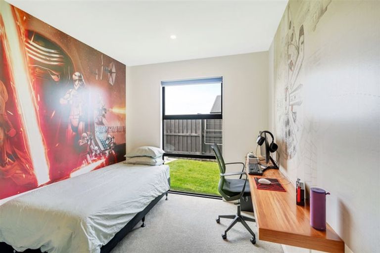 Photo of property in 17 Angus Place, Rangiora, 7400
